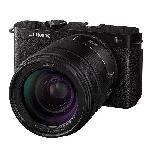Panasonic Lumix S DC-S9 kit (28-200mm f/4-7.1) Jet Black (koromfekete)