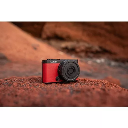 Panasonic Lumix S DC-S9 kit (28-200mm f/4-7.1) Jet Black (koromfekete)