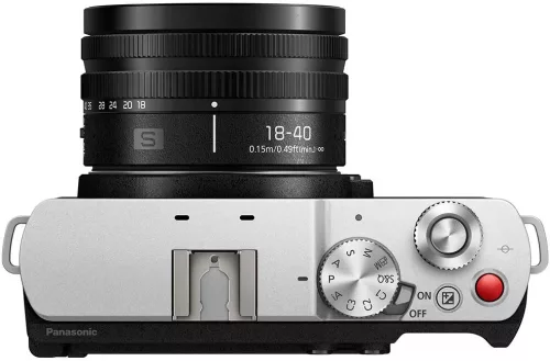 Panasonic Lumix S DC-S9 kit (18-40mm f/4.5-6.3) Black/Silver (fekete/ezüst)