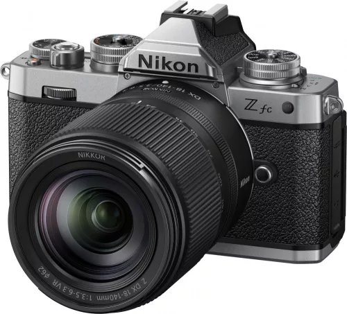 Nikon Z fc kit (Z DX 18-140mm f/3.5-6.3 VR)