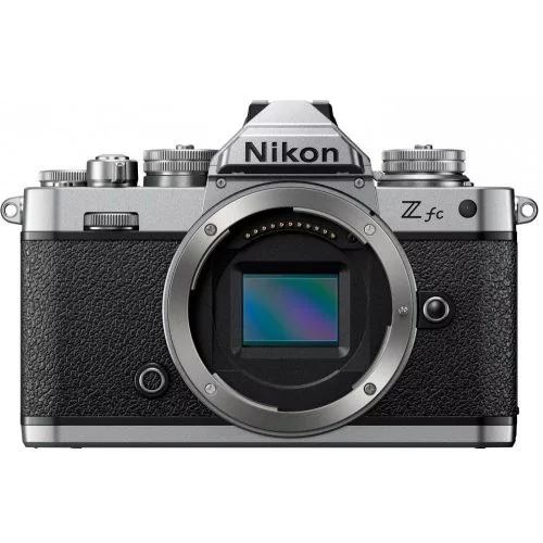 Nikon Z fc kit (Z DX 18-140mm f/3.5-6.3 VR)